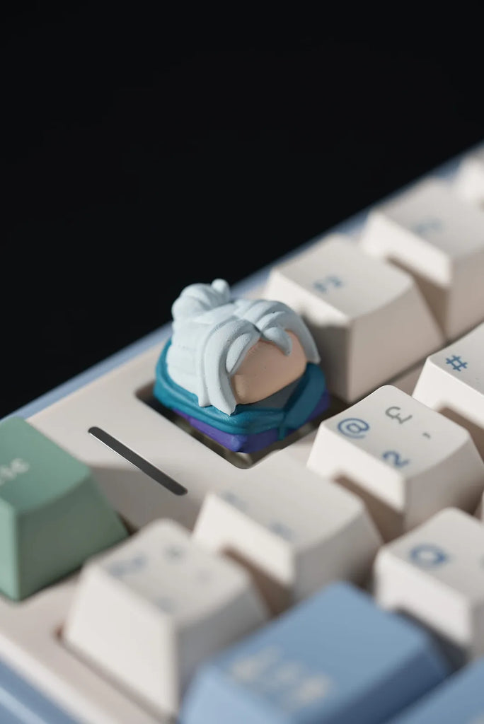 Arcera Keycap 133 — buz mavisi saçlı, beyaz başlıklı 3D baskı artisan klavye tuşu, Arcera 3D